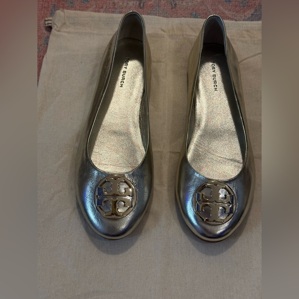 Tory Burch Chelsea Leather Metallic Silver Ballet Flats Size 7 - Picture 2 of 12